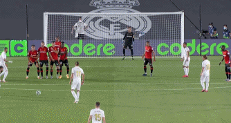 记者：上海申花5名外援以及谢鹏飞和戴伟浚随队出征亚冠客场