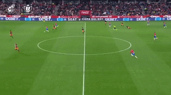 每体：莱万首选与巴萨续约，但也已开始研究其它联赛的报价