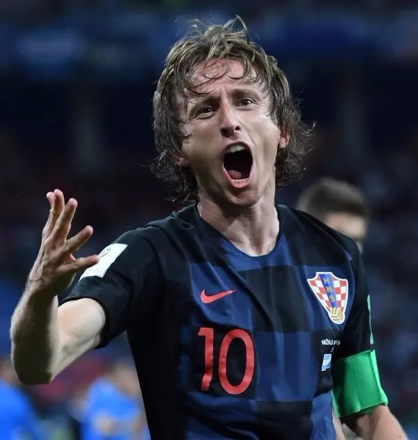 “封神”助力续航绿茵梦想，新鹏城与台铃举行车辆交付仪式