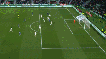 边路推进打满全场